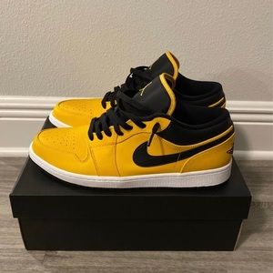 Jordan 1 low university gold
